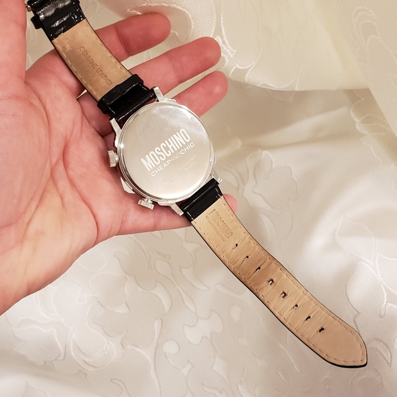 Authentic Moschino watch - Picture 4 of 4